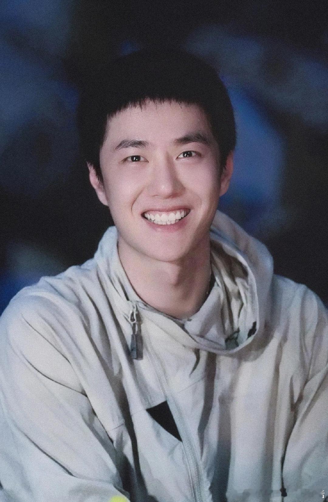 其实我们真正开心露牙牙笑的时候是这样的[亲亲][亲亲][亲亲] ​​​