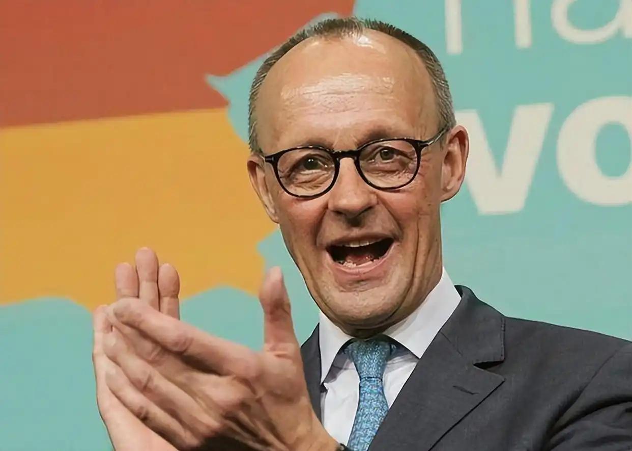 默茨这上任才半年，支持率就像坐了滑梯一样连创新低，属实有点惨。
他对中俄不友好，