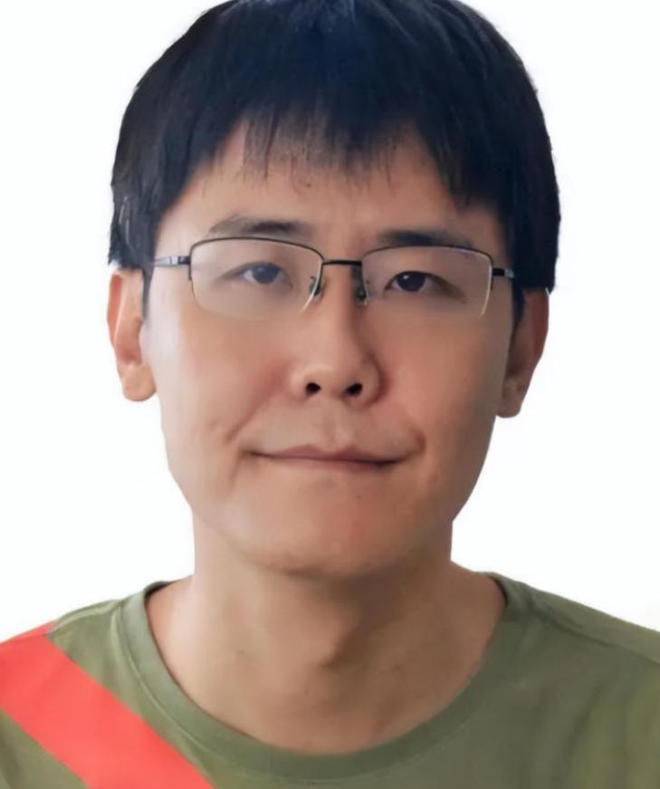 2002年，22岁的清华高材生刘海洋，在动物园将浓硫酸先后泼向五只熊，本以为会遭