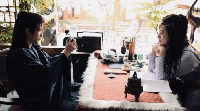 檀健次抱着必出神图的决心檀健次在剧组卷完相机卷出片自带满满的拍照胜负欲，檀健次片