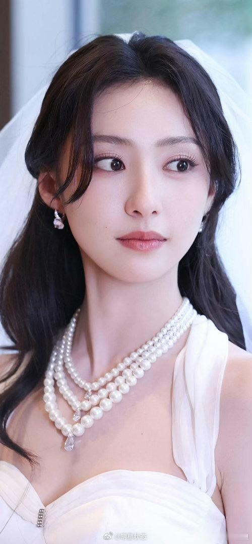 胡连馨 温柔又大气 珍珠白纱高级 美的 