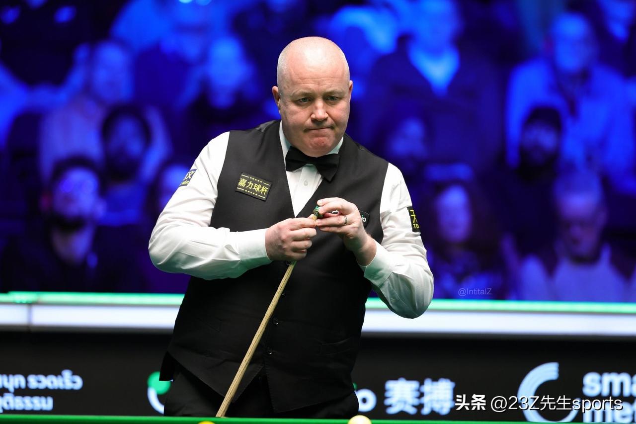 凌晨两点场次的比赛两桌都是过山车体验。这赛事卫冕冠军约翰·希金斯顶住了马克·威廉