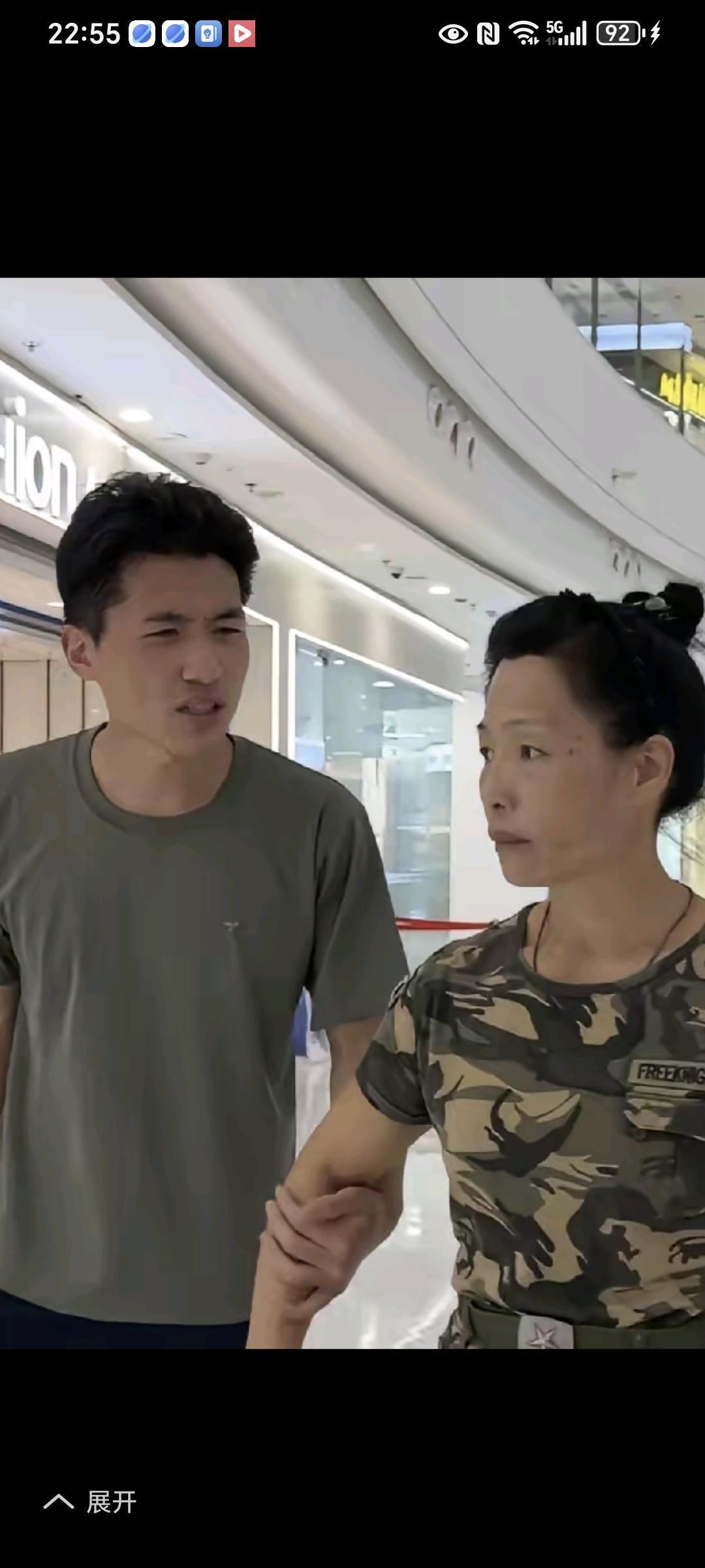 看来海军真的是要单干了，许健华带着一家人去了新疆带货，海军也自立山头成立了公司。