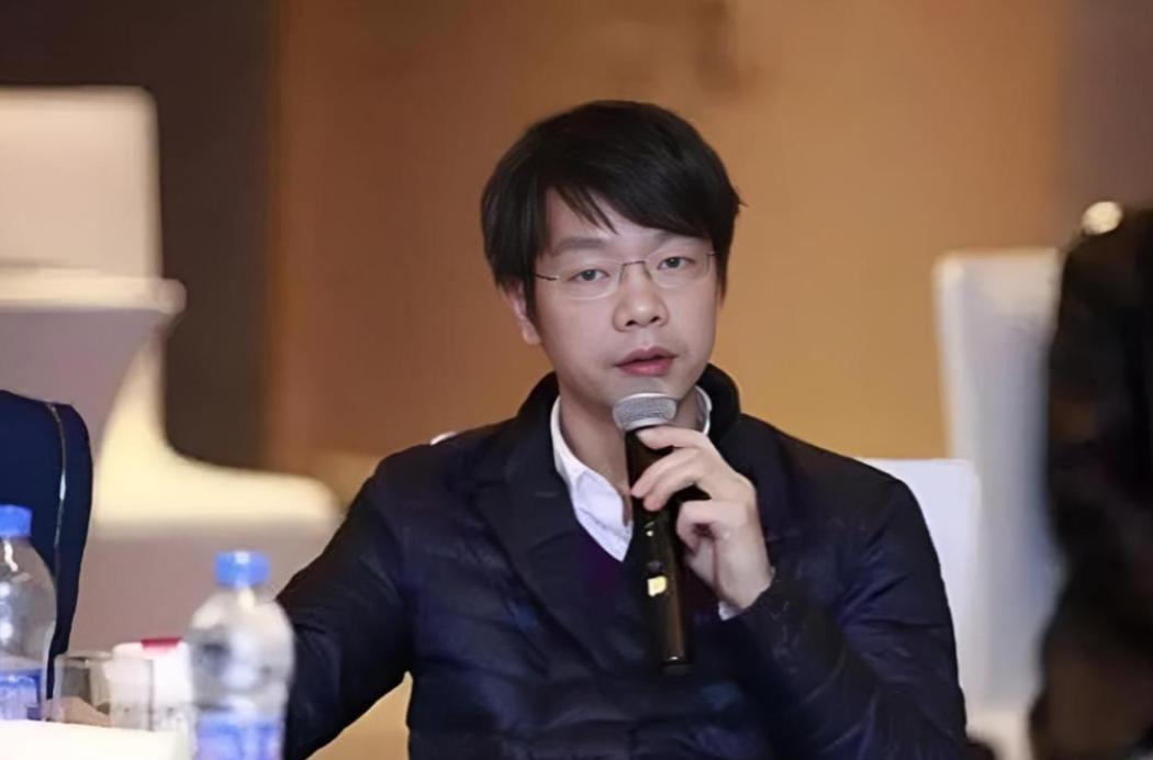 2000年，一位不到20岁，只有高中学历的少年，来京东应聘。刘强东亲自面试，给他