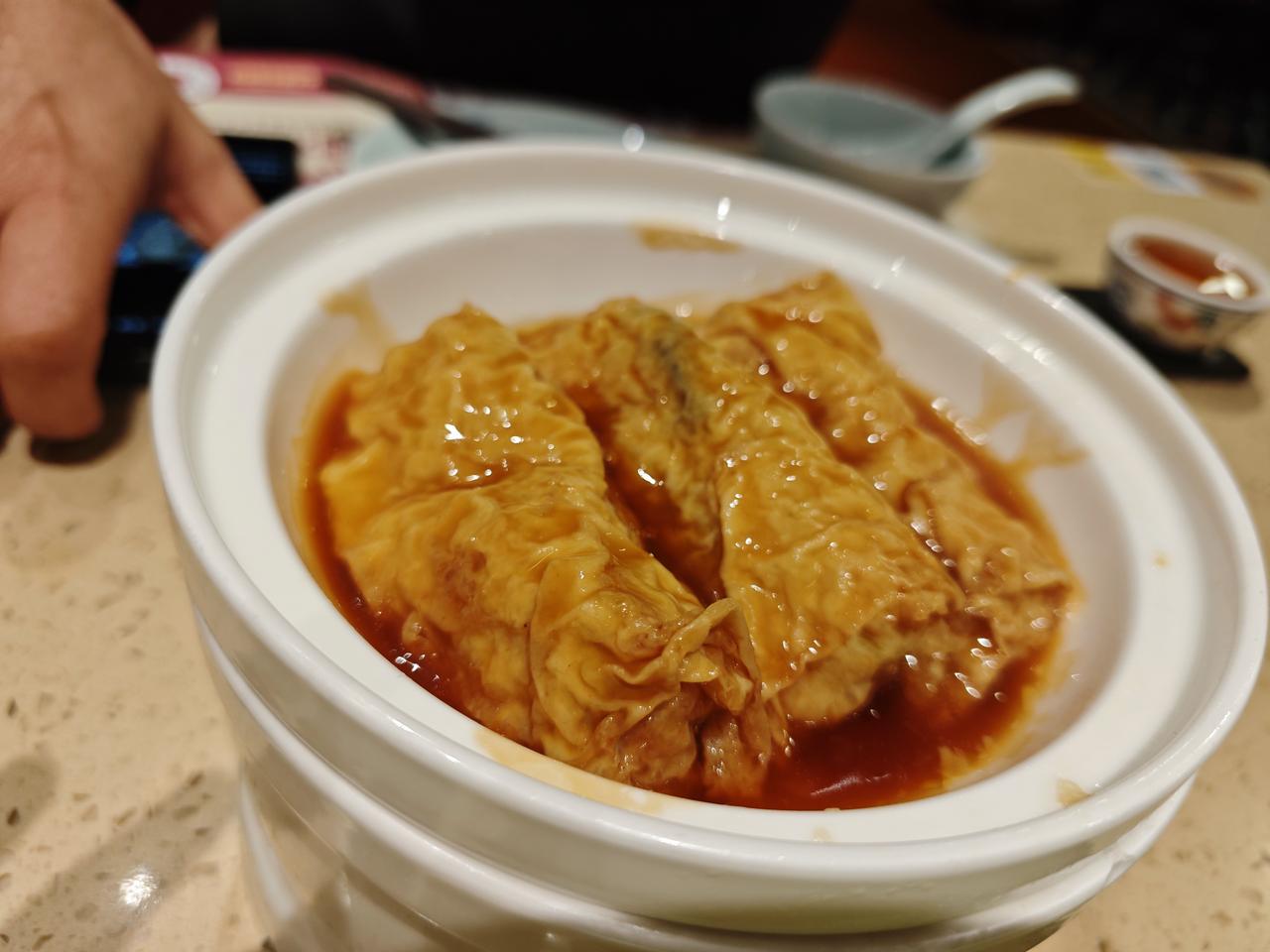 人生如梦，尤其到了中年千万别把金钱看得太重，也别把名利看得太真，让自己健康的活着