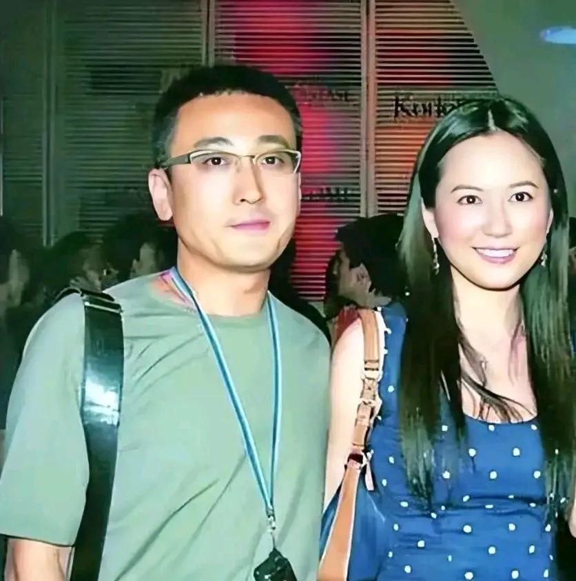 我真的觉得窦文涛和俞飞鸿挺般配的。窦文涛性格低调内敛，个性阴柔。俞飞鸿性格坚定，