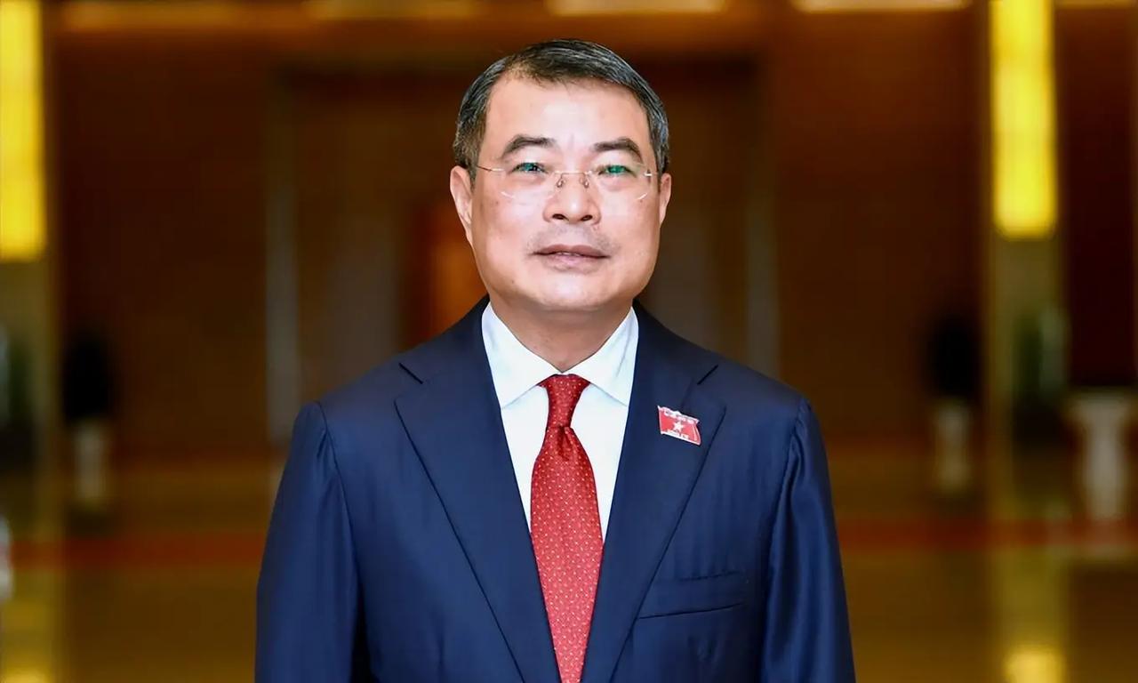 55岁的越南总理黎明兴，能不能在政坛稳住位置，就看眼前这一场硬仗了。今年前三季度