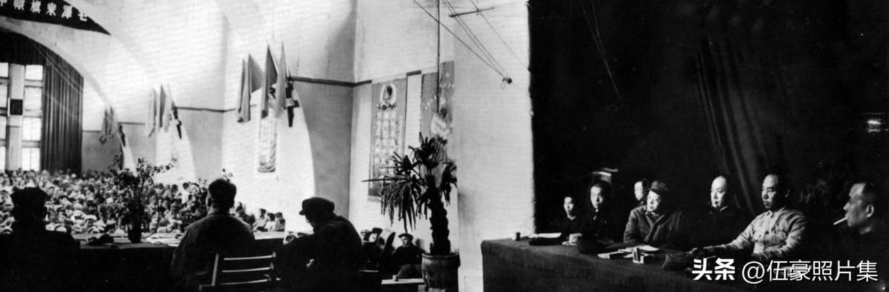 1945年4月23日至6月11日，中国共产党第七次全国代表大会在延安举行，图为大
