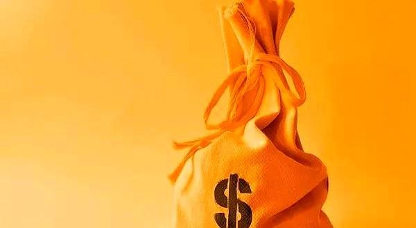 据说一名在以色列打工的中国山东泰安人暂时不打算撤离，他说有两个月工资没发，一个月