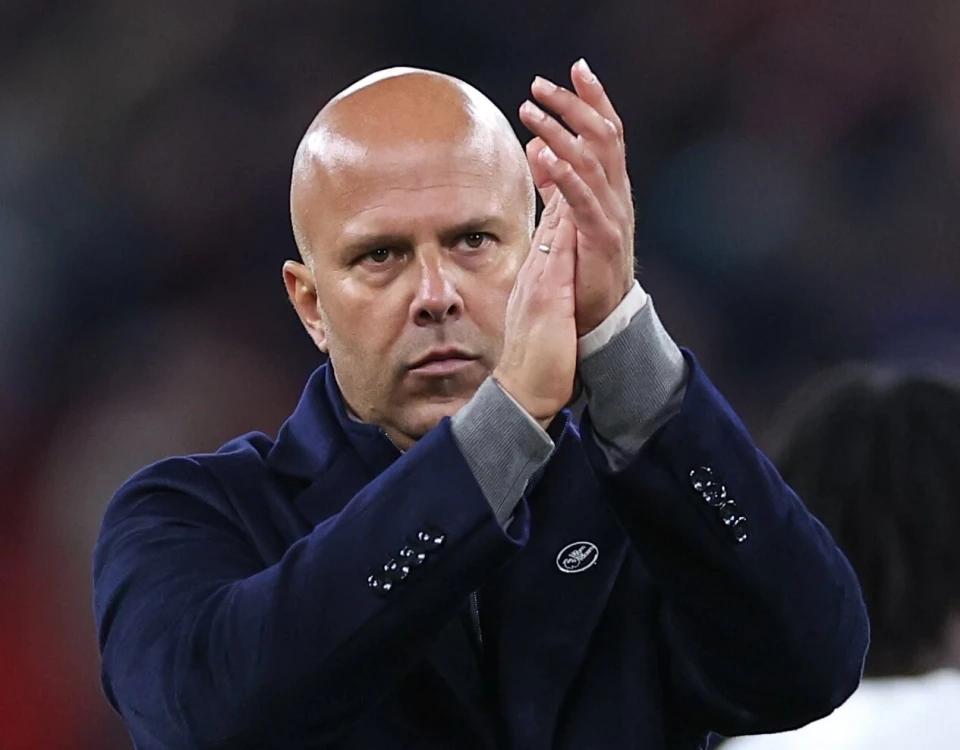 斯洛特啊，在英超又输了，争四？没有指望了！
英足总好不容易让曼联刹车，想要指望利