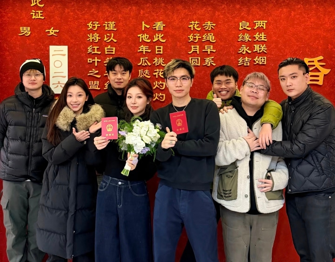 娱乐阿哲5100结婚易梦玲陪阿哲5100领证易梦玲陪阿哲5100领证，结婚啦结婚