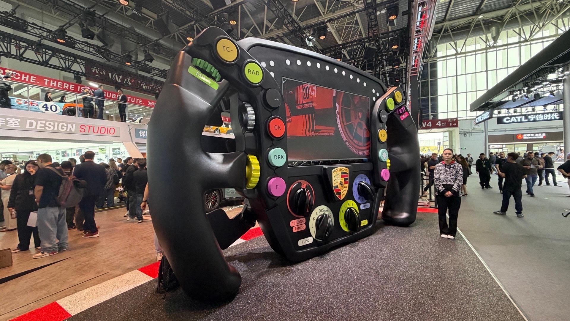 虽然之前已经拍完了保时捷的内容，但来都来了，肯定也是得进来看看！Cayenne纯