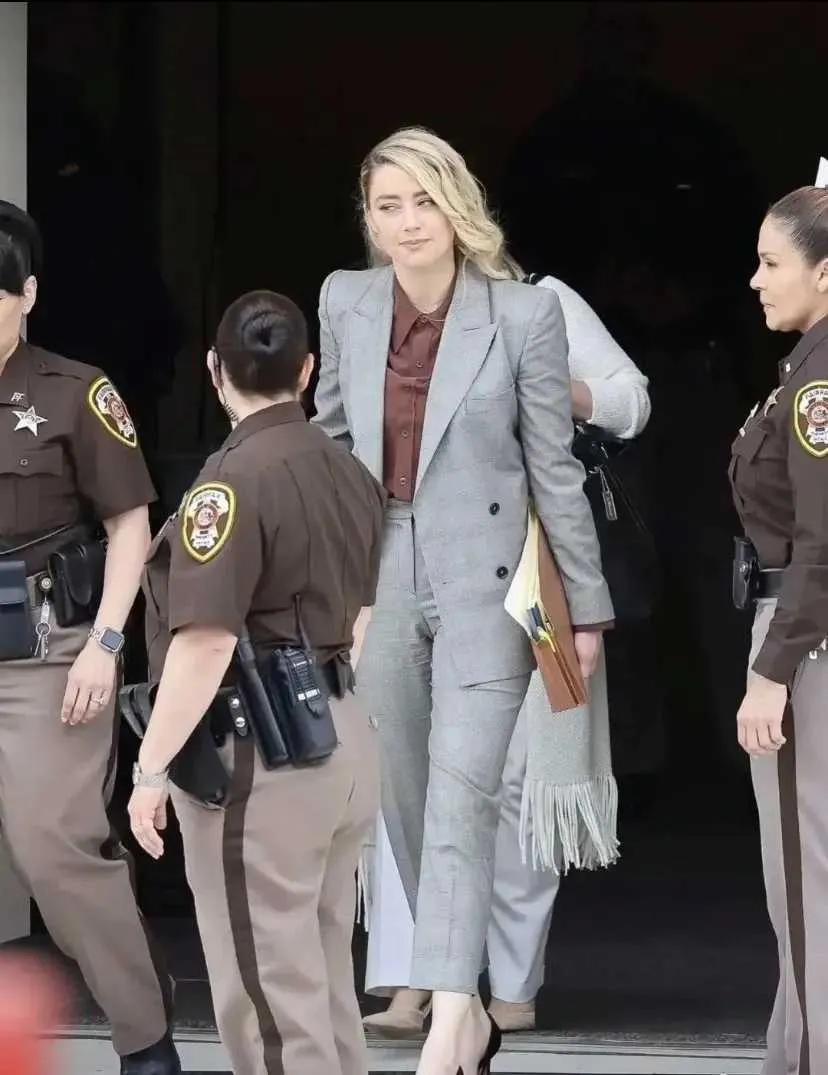 独家猛料！全球科技巨头马斯克背后的女人，那位神秘的前任女友，热度爆棚、话题度炸裂