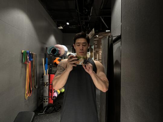 三天打鱼两天晒网 肌肉终于回来一些了