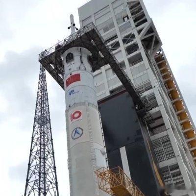 登月就在这里 还有三四年儿啊.快呀 转眼就到哇......视频丨“登月门户”拔地