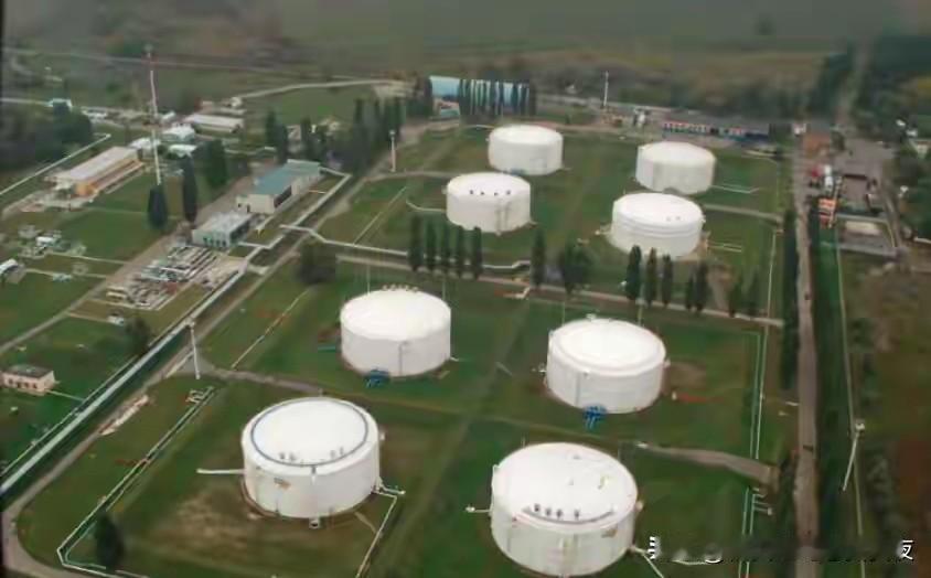 西方越想越害怕！俄军榛树高超不用弹头，170亿立方米天然气泄露