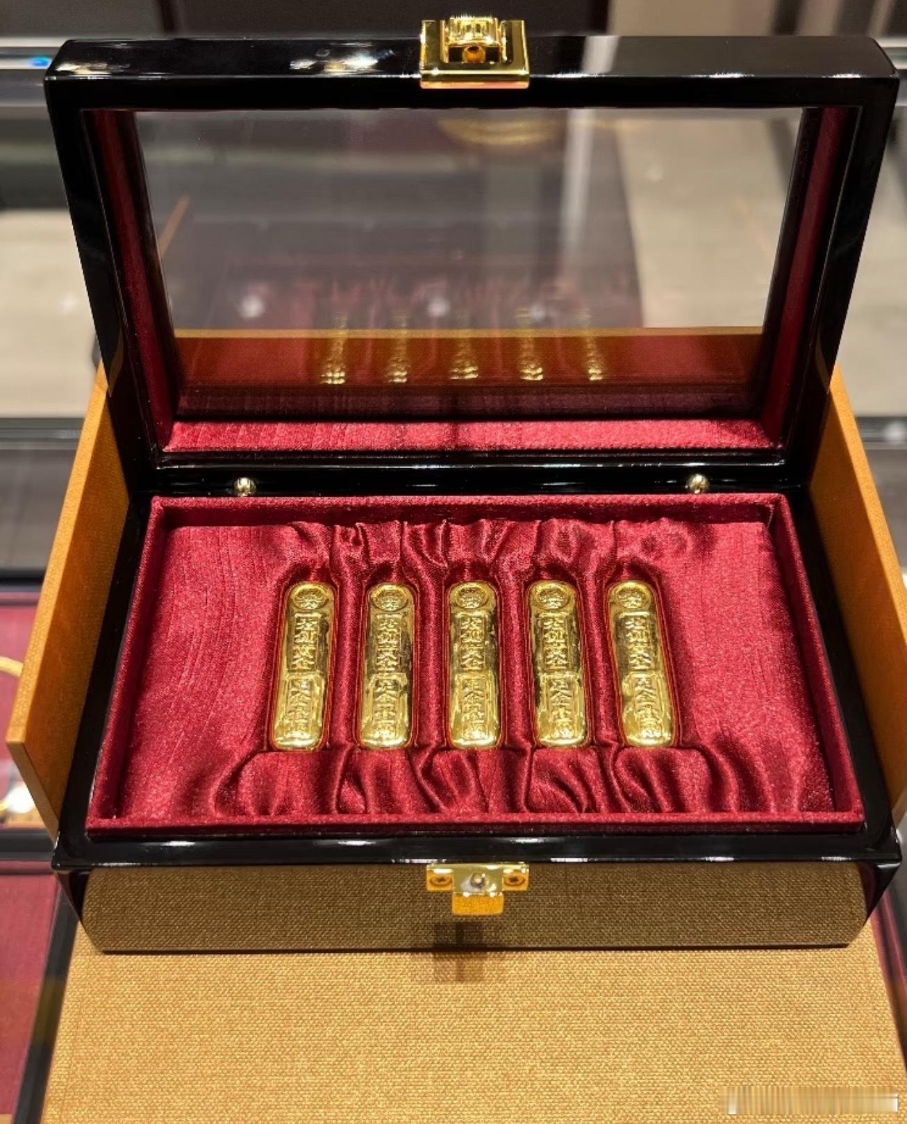 我的一个朋友，把房子都卖了，换成了大黄她跟我说，十年后这一根就是北京的一套房金价