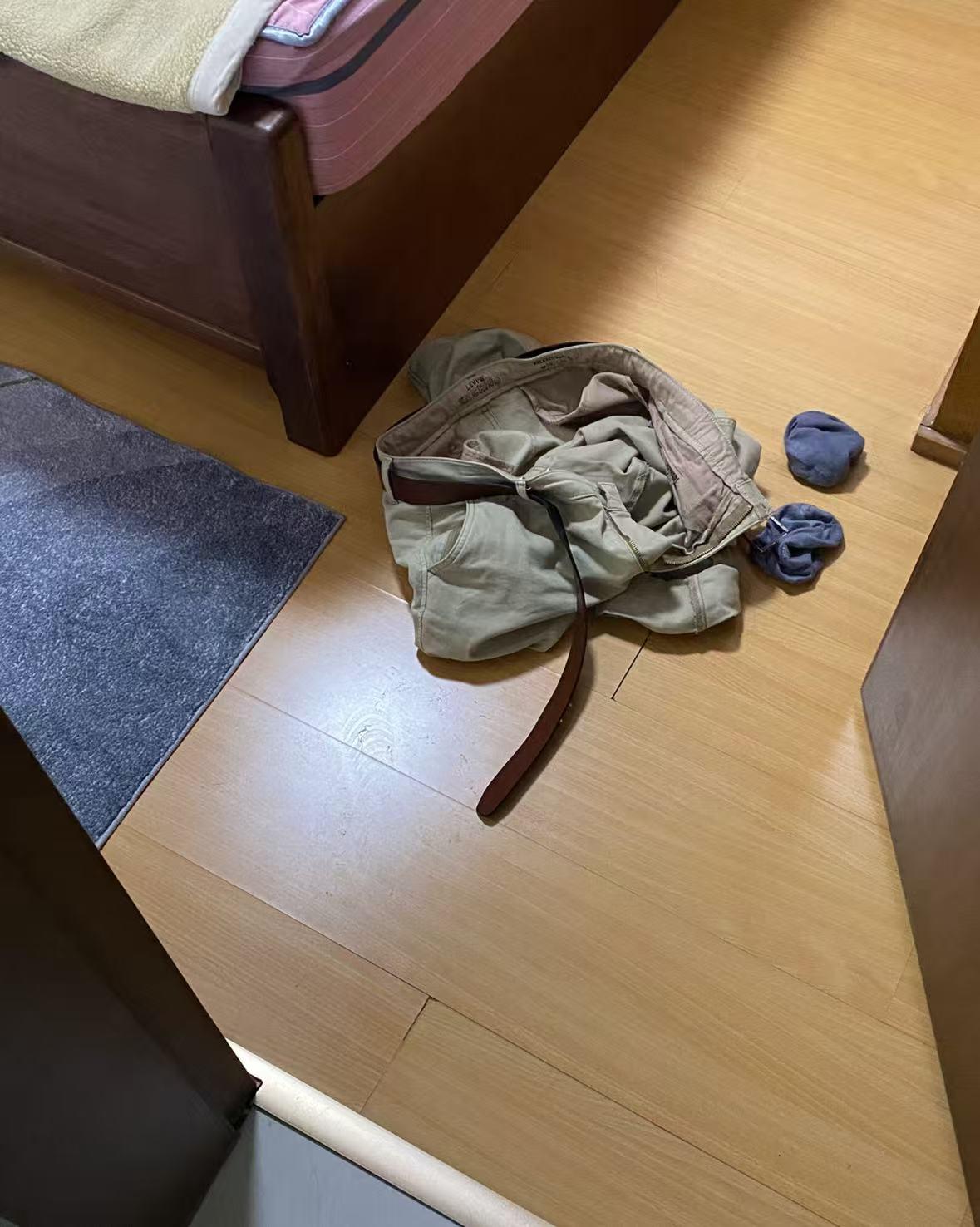 昨晚又跟儿子大哭一场，
他今年三十四了不找对象，
我讲你表弟比你小三岁孩子都会叫