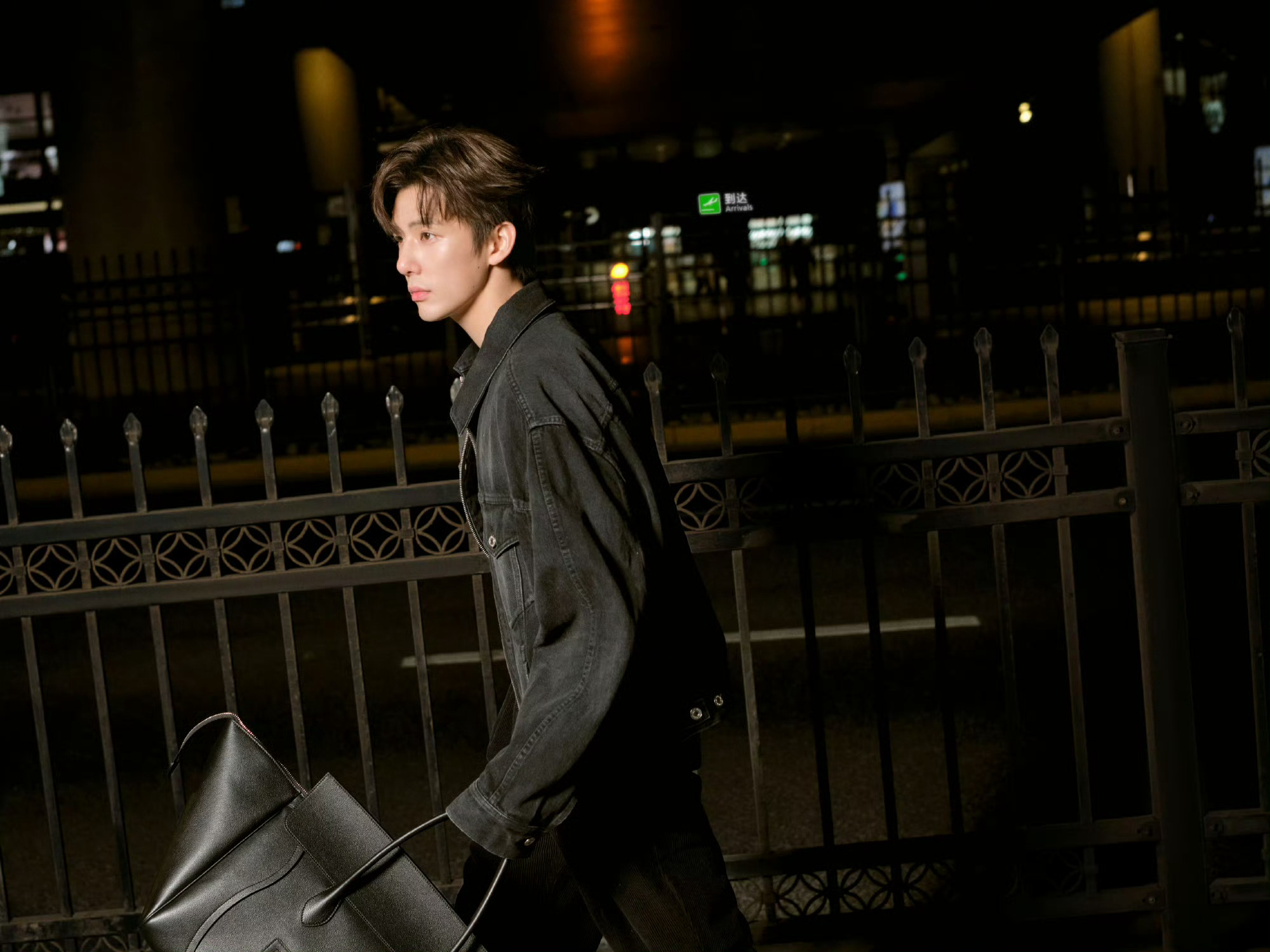 新晋品牌大使王安宇启程巴黎时装周Celine 2026冬季大秀！从去年首次亮相品