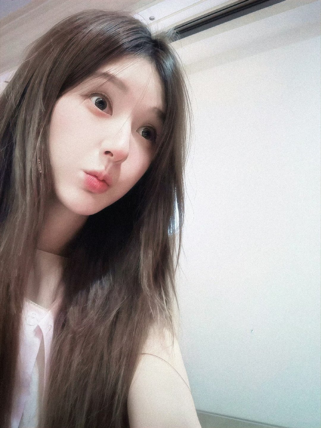 赵露思 zls赵露思最动听的故事 zls赵露思贝耳朵 “你是我藏匿起来的小浪漫，
