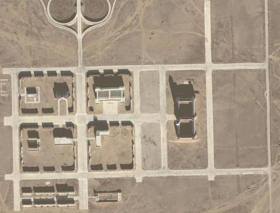 外媒：解放军建造台湾高官办公与躲藏建筑的全尺寸模型，进行高度逼真攻台演练，连如何