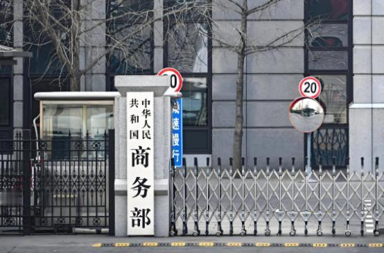 英国政府一纸立法，直接把中国企业的英国钢铁公司收归国有，连招呼都不打一声。中国商