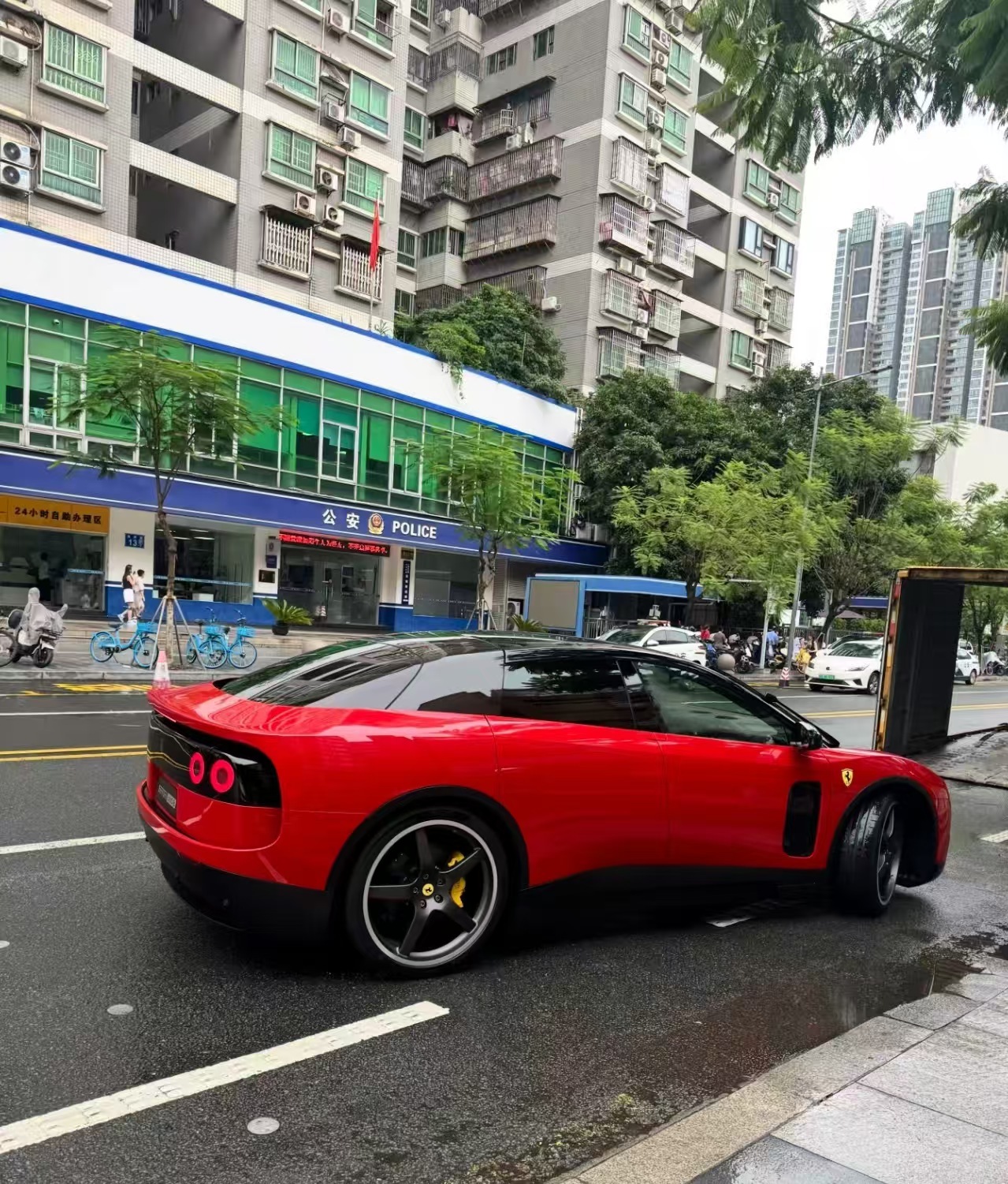 哪家生产的老头乐跑出来了，而且老头乐越来越大了，政府不管管是不行了 