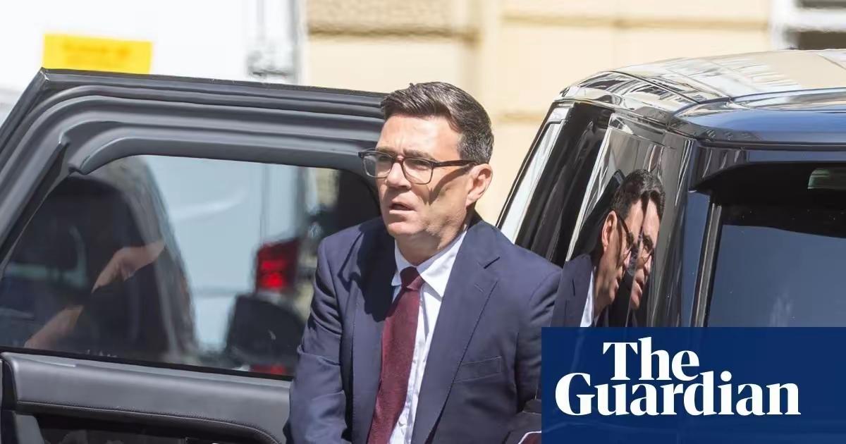 李嘉诚预判对了英国左翼长期政策趋势，上半年接连卖掉了英国电网和电讯业务。英国首相