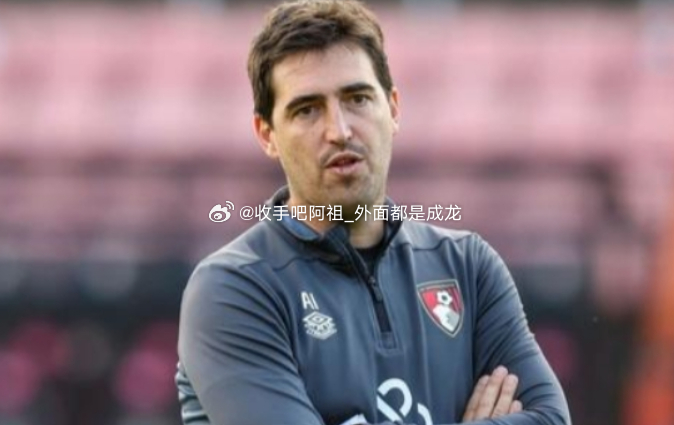 据英国《每日邮报》报道，伯恩茅斯主帅伊劳拉正考虑与俱乐部完成续约，这也意味着水晶