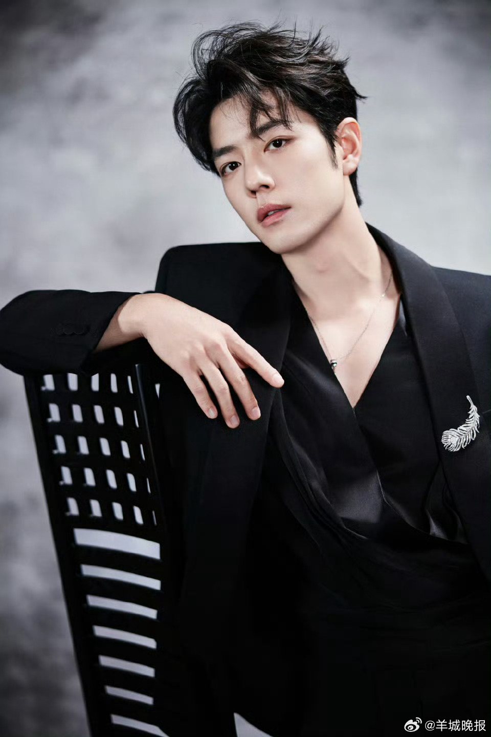 【#肖战再次拿下奢牌新季首秀#】2月7日，亮相2026中国网络视听盛典造型图集，