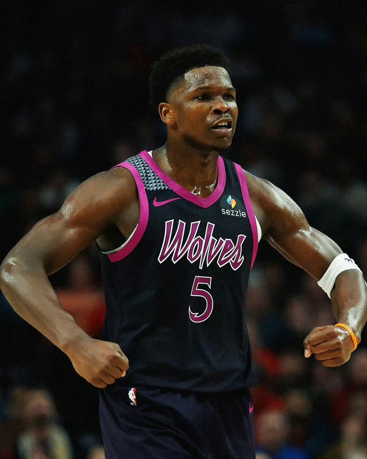 爱德华兹无缘评奖 爱德华兹因右膝疼痛和生病将缺席周四对阵活塞队的比赛。就算常规赛