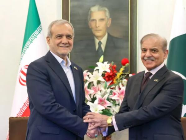 果然，伊朗谈判团在巴基斯坦，不是只与美国进行了谈判。

伊朗和巴基斯坦谈成了件大