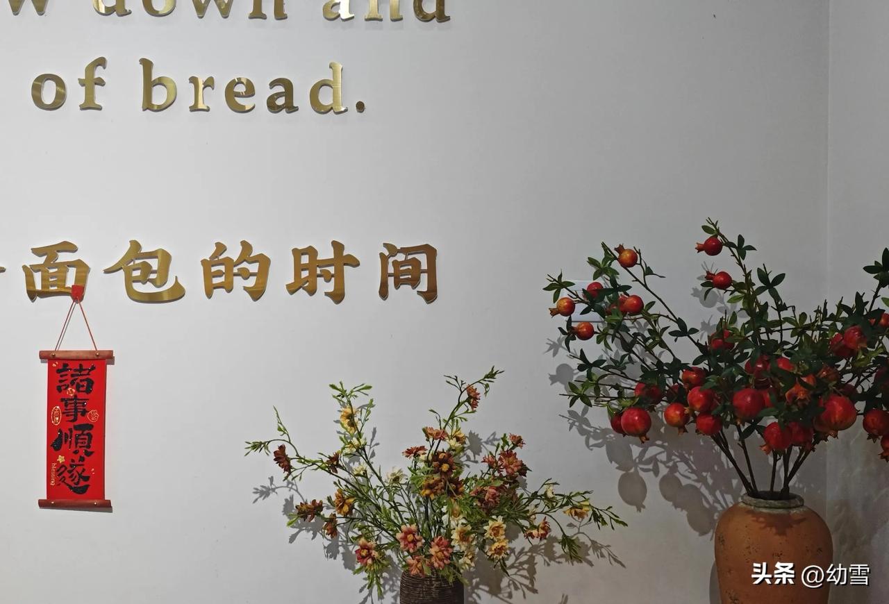 好的环境就像一方宁静的池塘，

能涵养心性，

熨平情绪的褶皱，

让愉悦自然生