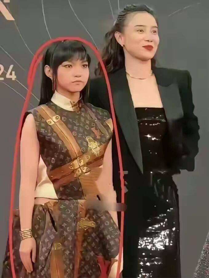 宋佳旁边那个女生是谁？ ​​​