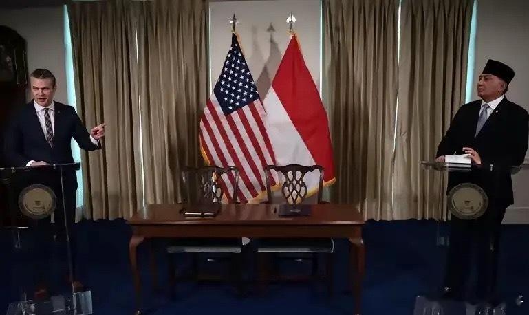 印尼财长发声称，准备效仿伊朗在马六甲海峡收取过路费。随后新加坡和马来西亚马上宣布