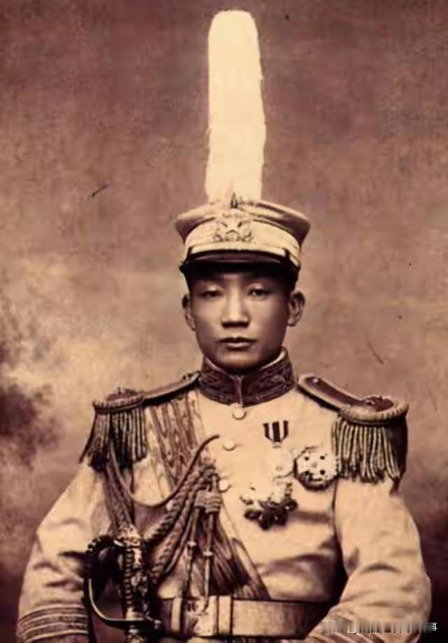 辛亥革命孙中山为何坚持定都南京主要原因袁世凯的传统势力在北方，尤其是北京。孙中山