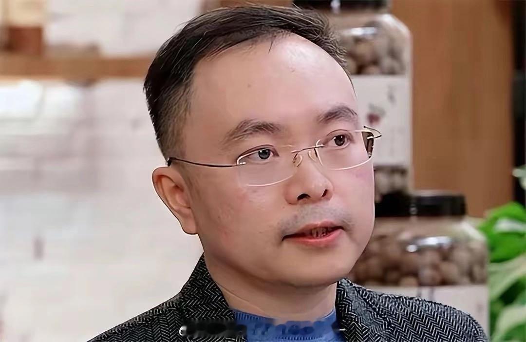 蔡磊回应倾家荡产救自己被称自私他为万名渐冻症患者凿出生路，把科研前路铺得透亮，却