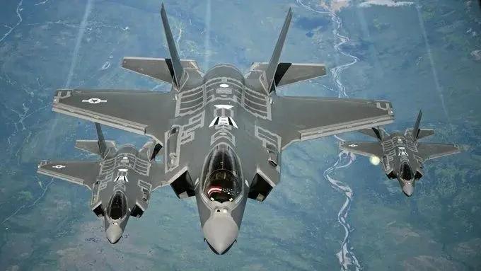 美军F-35隐身神话，被一枚导弹当众戳破
 
2026年3月19日，中东上空上演
