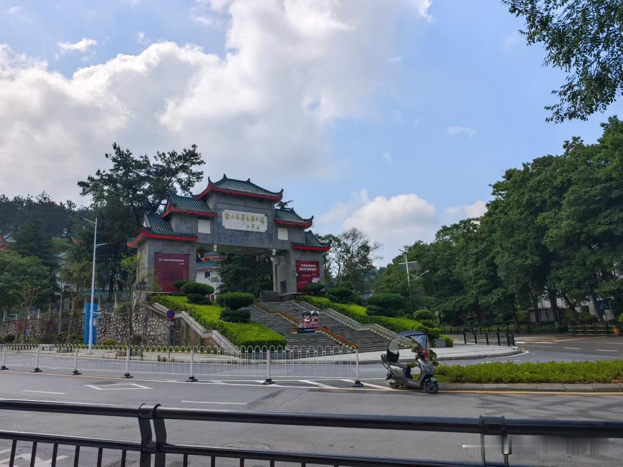 ❤️生活是一场取悦自己的过程。脸皮厚一点，人生会更自在。很多人还没开始做一件事，