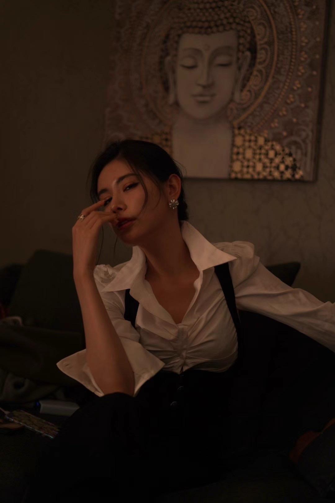 姐只乘凉不摘树