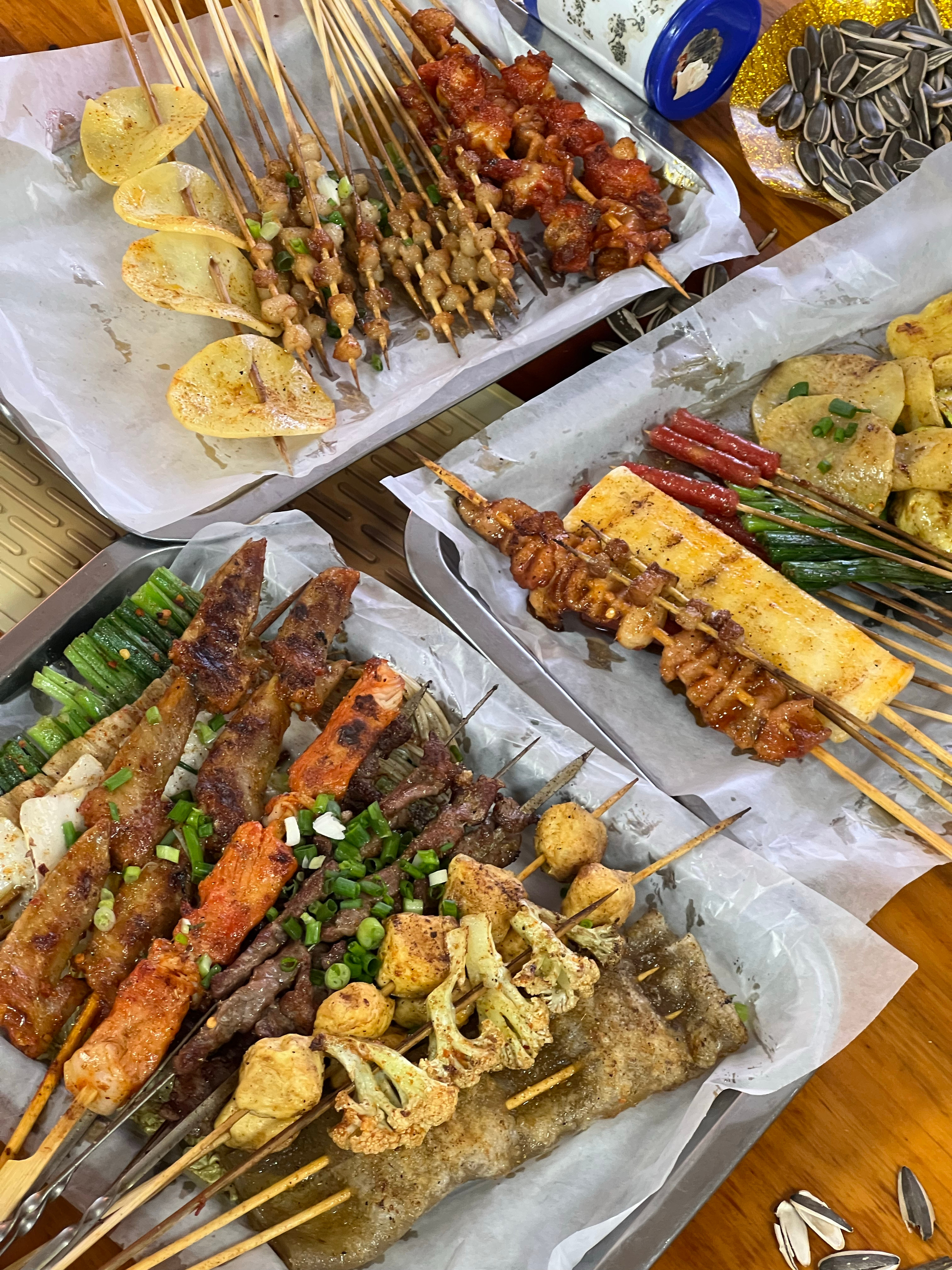 🍢🥔🥦台风天还坚持出门吃夜宵的果然是一家人而且这一家人 都是烧烤胃桐乡美食