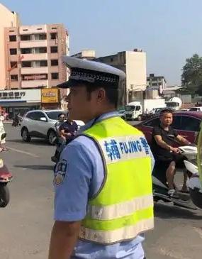 辅警在发型和发色方面有严格规定，这源于公安机关统一管理和工作需求。

辅警禁止染