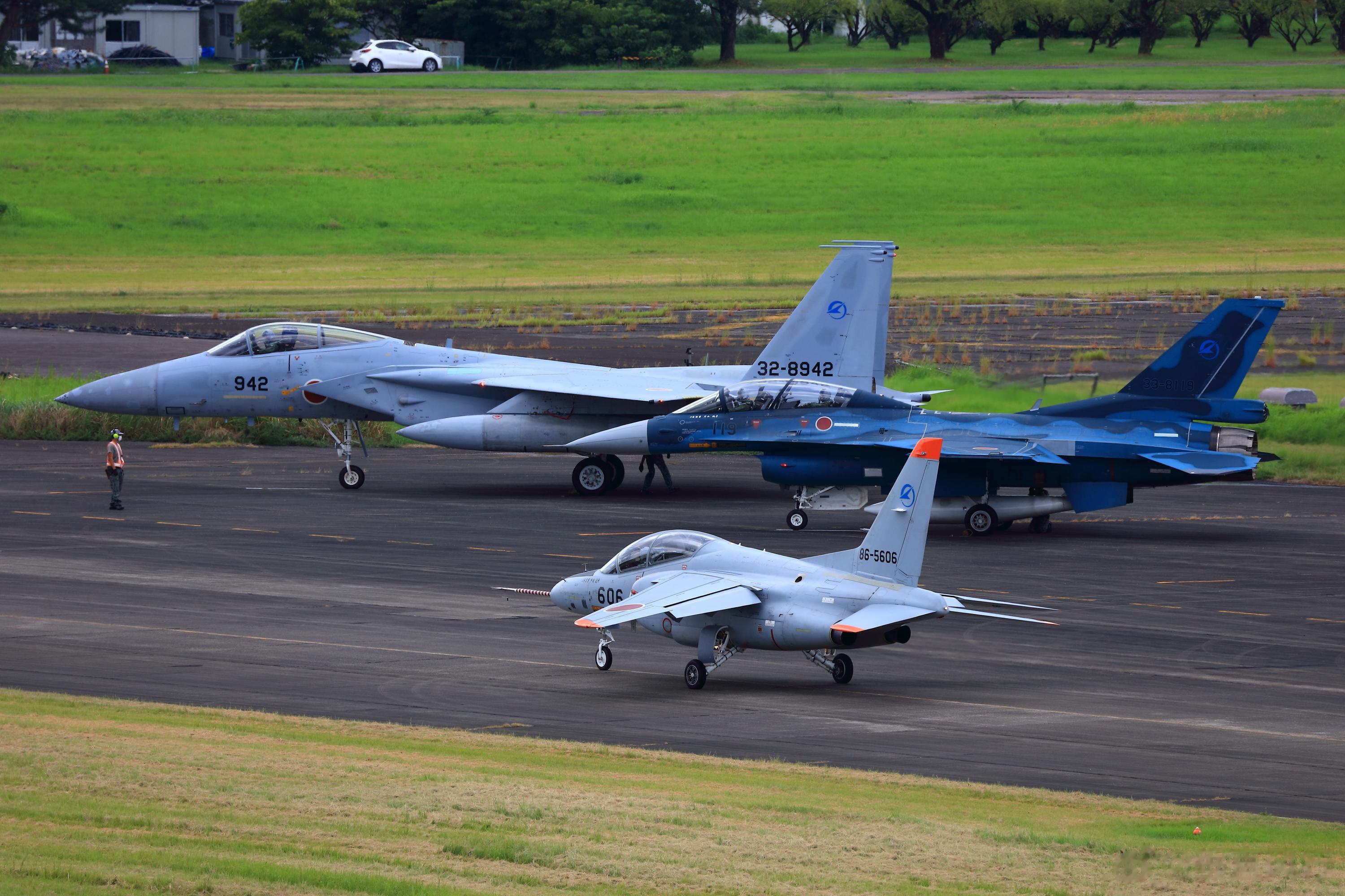 F-15、F-2、T-4比大小#航空[超话]##武器装备[超话]# ​​​