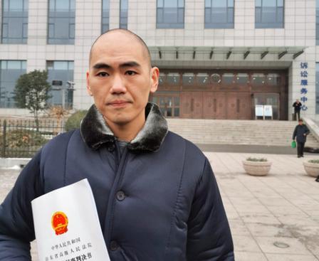 太让人心疼了！山东一名不满16岁的学霸班长，因一桩校园命案被认定有罪，他却坚称认