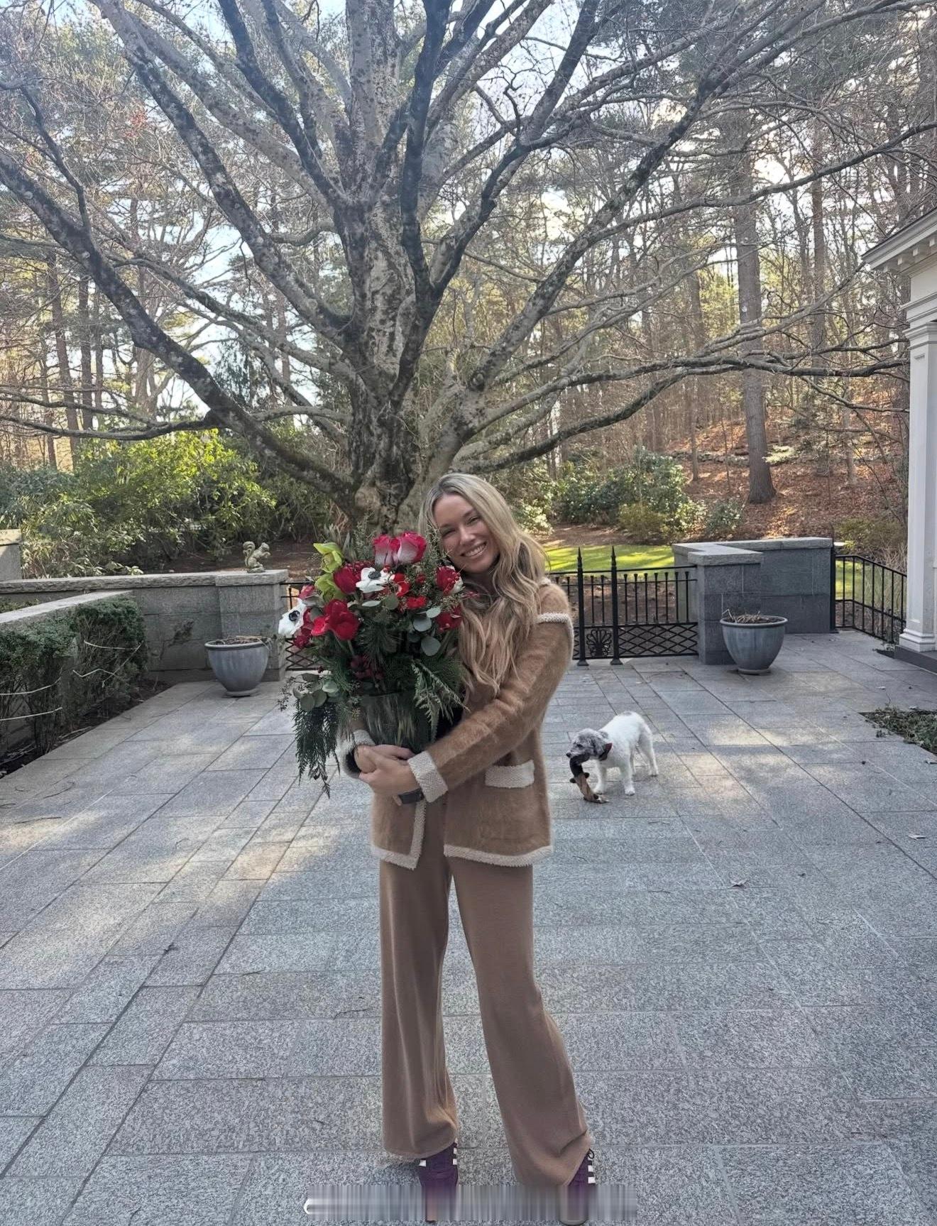 休息了四个月，科林斯整个人容光焕发。 