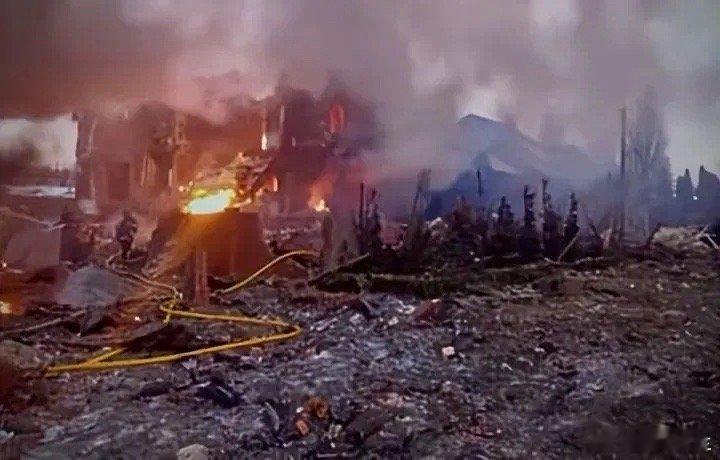 基辅再遭大规模空袭！俄军发射近300架无人机和数十枚导弹。今天凌晨，乌克兰首都基