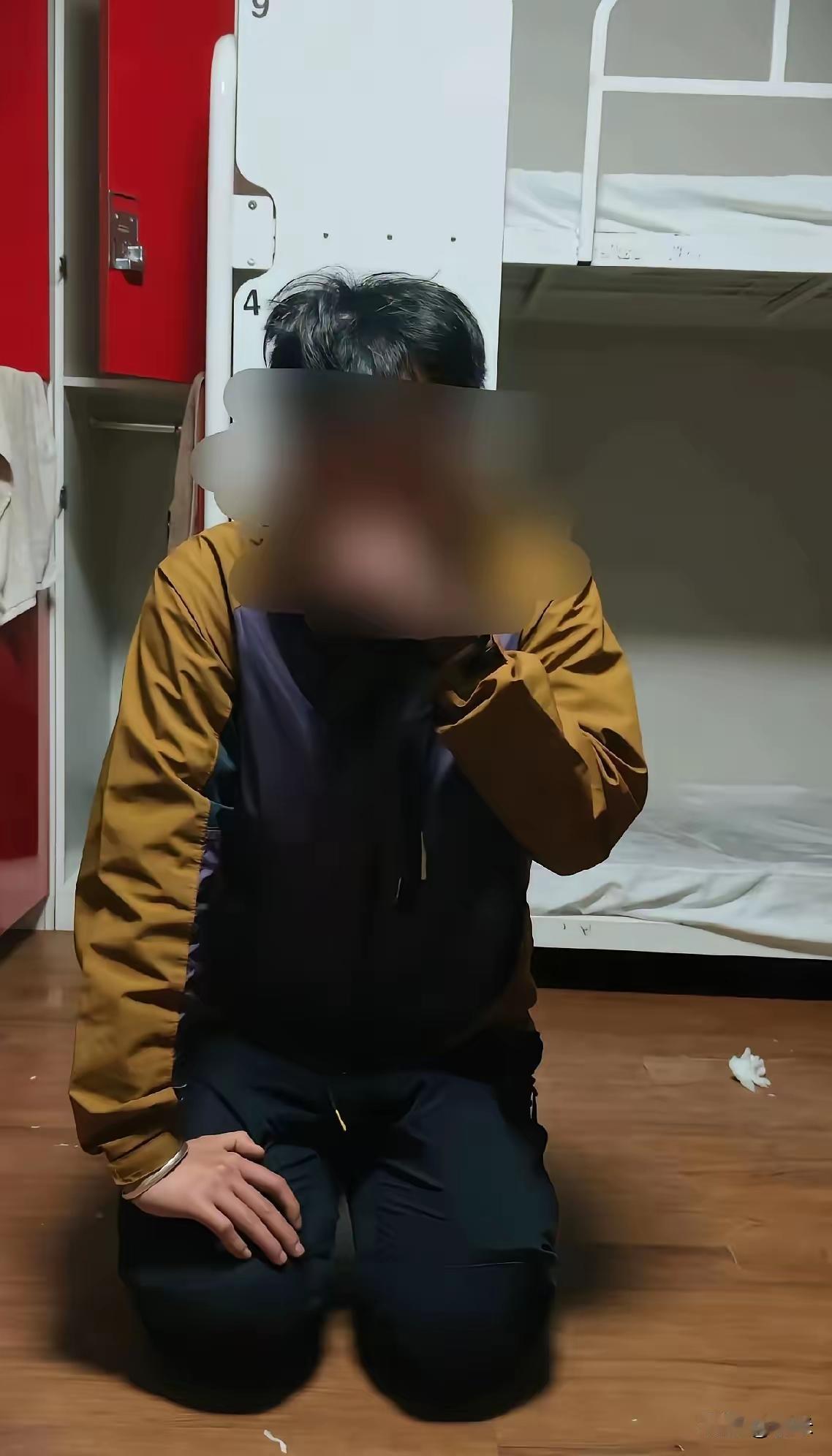 一个22岁的中国女孩，在韩国的青旅里醒来，发现自己的身上、脸上、头发上全是别人的