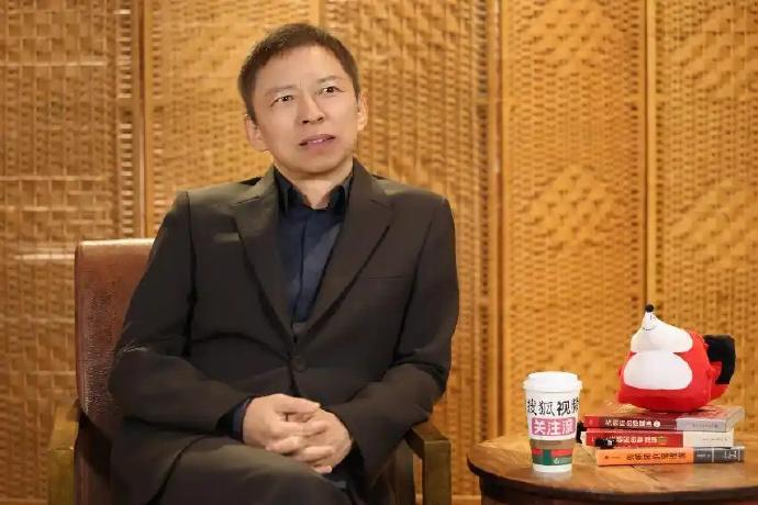 在回应年轻人关于时间管理的困惑，搜狐创始人张朝阳分享“人生一定要折腾”的价值观，