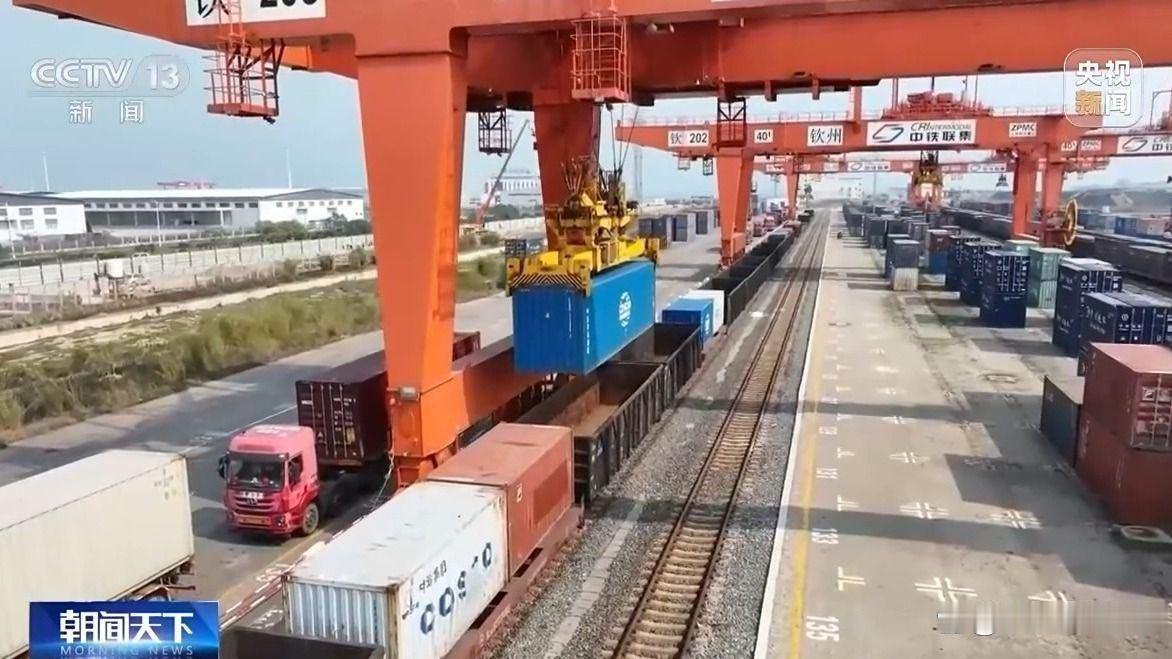 中国物流与采购联合会7日公布，2025年12月份中国物流业景气指数为52.4%，