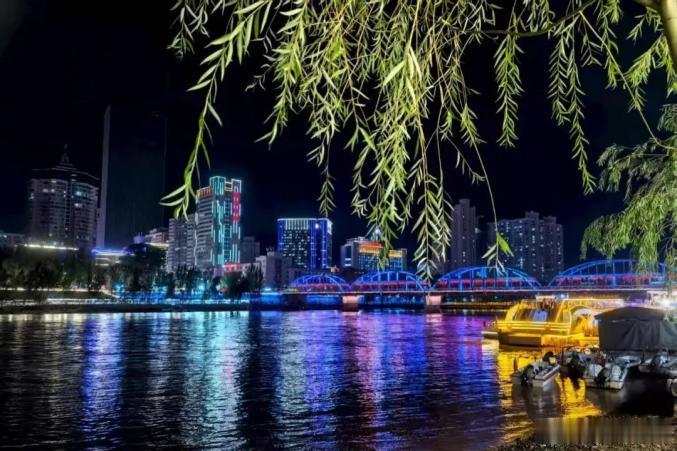 逃离酷暑奔赴兰州各地热浪席卷，收拾行囊开启夏日出逃计划，逃离闷热酷暑，奔赴清凉金